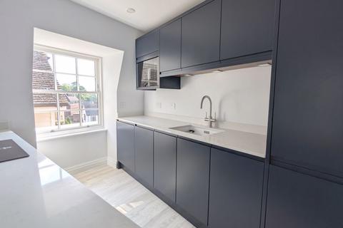 2 bedroom apartment for sale, AVAILABLE NOW - TOP FLOOR APARTMENT  Law House, Tonbridge, Kent, TN9 1FL