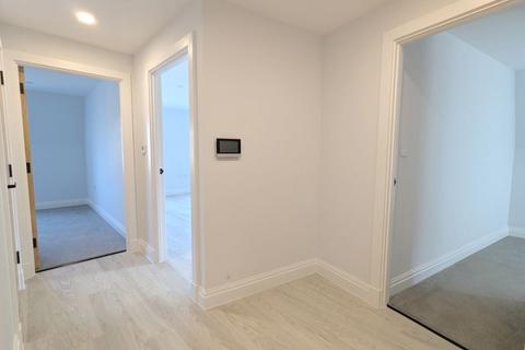 2 bedroom apartment for sale, AVAILABLE NOW - TOP FLOOR APARTMENT  Law House, Tonbridge, Kent, TN9 1FL