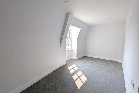 2 bedroom apartment for sale, AVAILABLE NOW - TOP FLOOR APARTMENT  Law House, Tonbridge, Kent, TN9 1FL