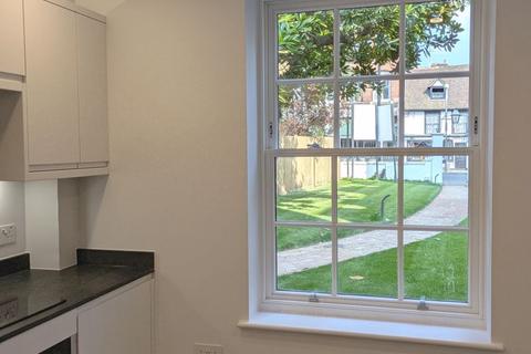 2 bedroom apartment for sale, AVAILABLE NOW - GROUND FLOOR APARTMENT - Law House, Tonbridge, Kent, TN9 1FL