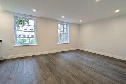 2 bedroom apartment for sale, AVAILABLE NOW - GROUND FLOOR APARTMENT - Law House, Tonbridge, Kent, TN9 1FL