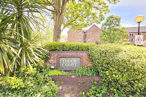 1 bedroom retirement property for sale, Tudor Court, Midland Drive, Sutton Coldfield, B72 1TU