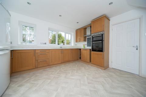 4 bedroom detached house for sale, Cropston Avenue, Loughborough, LE11
