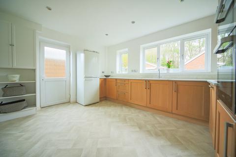 4 bedroom detached house for sale, Cropston Avenue, Loughborough, LE11