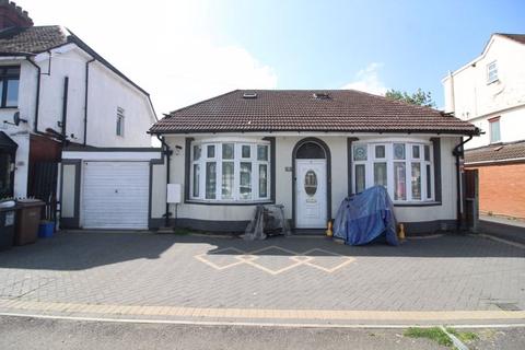 8 bedroom bungalow for sale, Arundel Road, Luton