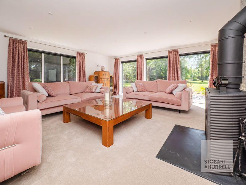 Lounge Outlook