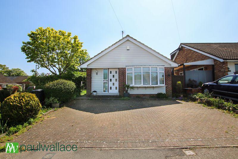 Bonney Grove, West Cheshunt 2 bed bungalow for sale - £499,995