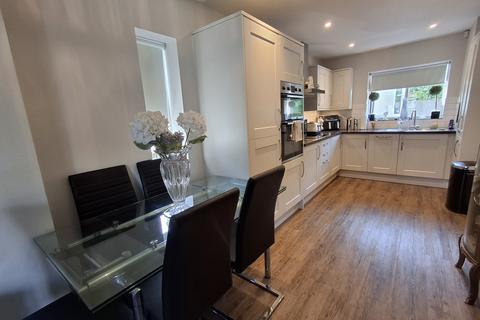 3 bedroom semi-detached house to rent, Luton LU4