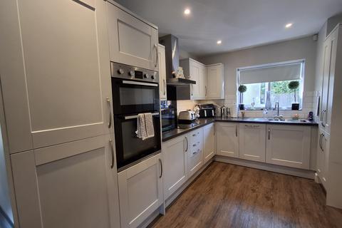 3 bedroom semi-detached house to rent, Luton LU4