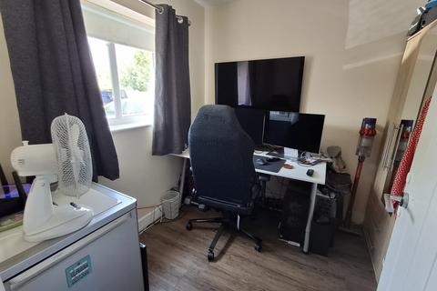 3 bedroom semi-detached house to rent, Luton LU4