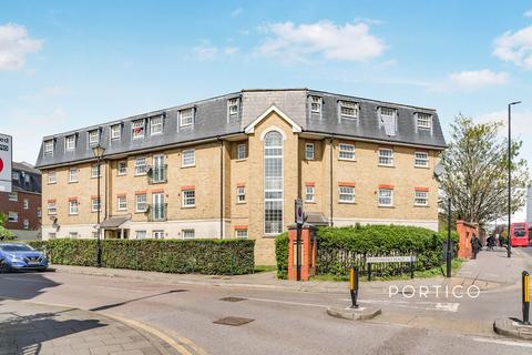 2 bedroom flat to rent, Queensberry Place, E12