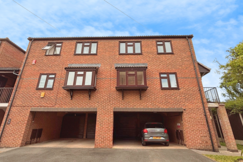 2 bedroom terraced house to rent, Lenton Manor, NG7