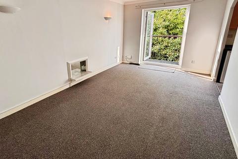 2 bedroom terraced house to rent, Lenton Manor, NG7