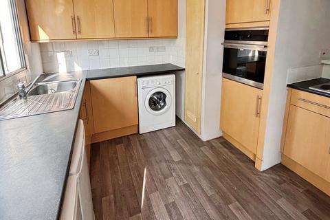 2 bedroom terraced house to rent, Lenton Manor, NG7