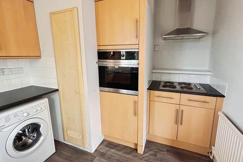 2 bedroom terraced house to rent, Lenton Manor, NG7