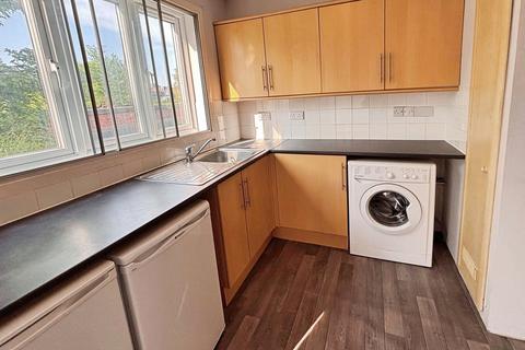 2 bedroom terraced house to rent, Lenton Manor, NG7