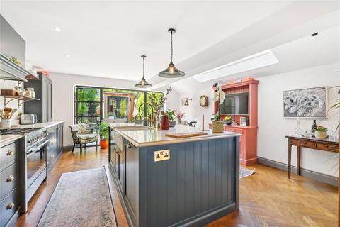 39 Arminger Road, London, W12 7BA
