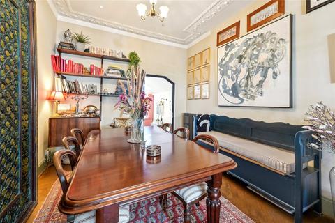 39 Arminger Road, London, W12 7BA