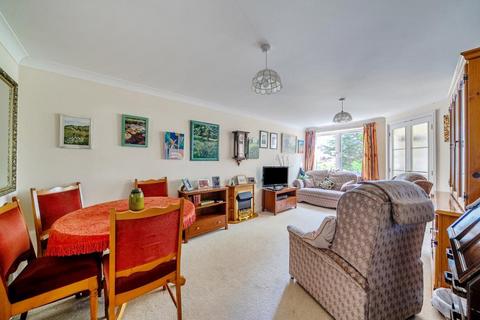 2 bedroom flat for sale, Limpsfield Road, Warlingham, Surrey, CR6 9DX