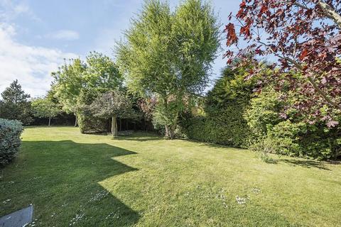 2 bedroom flat for sale, Limpsfield Road, Warlingham, Surrey, CR6 9DX