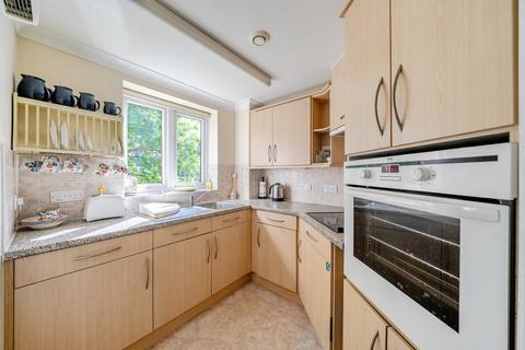 2 bedroom flat for sale, Limpsfield Road, Warlingham, Surrey, CR6 9DX