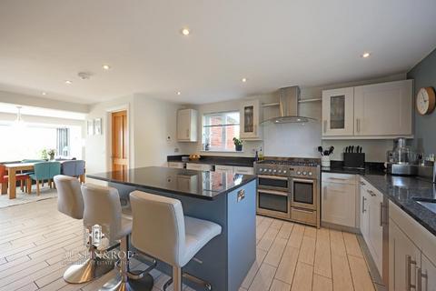 undefined, Hilderstone, Stone ST15