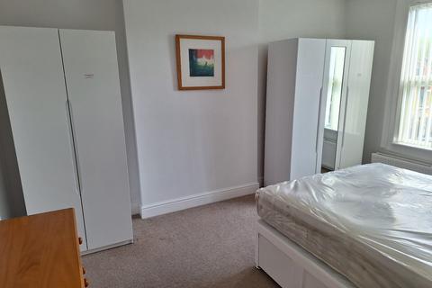 1 bedroom flat to rent, Church Road, London NW4