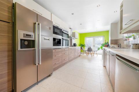 5 Melvin Road, London, SE20 8EU