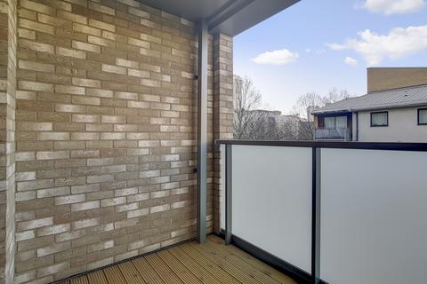 Studio to rent, Valencia Close, London, E14