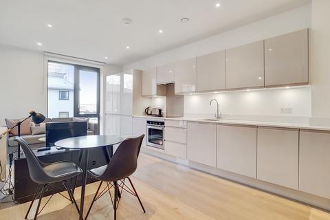 Studio to rent, Valencia Close, London, E14