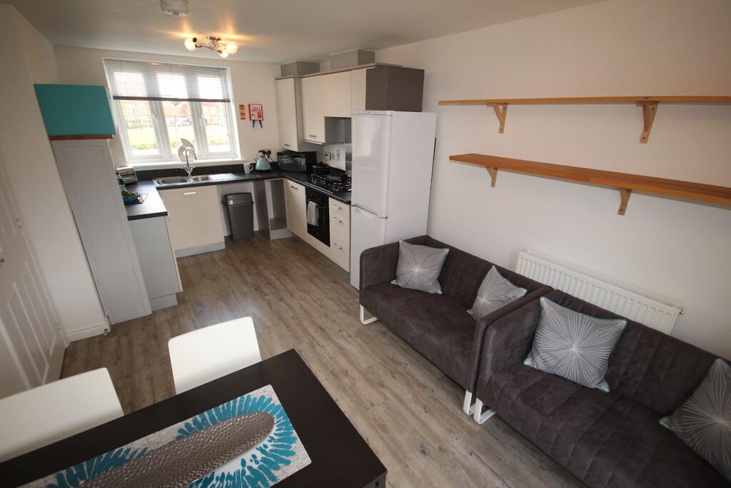 Lounge/Dining