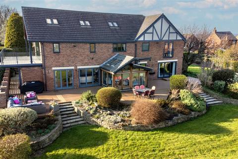 5 bedroom detached house for sale, Painthorpe Lane, Crigglestone, Wakefield, West Yorkshire, WF4