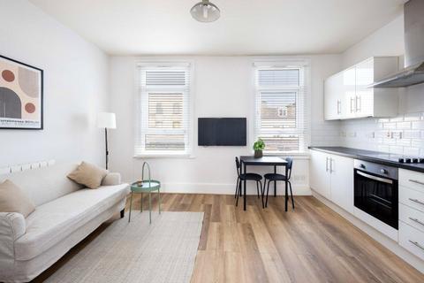 1 bedroom flat for sale, Lewisham Way, New Cross, London, SE14
