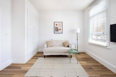 1 bedroom flat for sale, Lewisham Way, New Cross, London, SE14