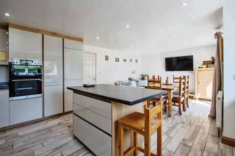 4 bedroom detached house for sale, Tong Moor Side, Bradford BD11