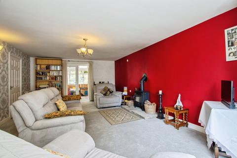 4 bedroom detached house for sale, Tong Moor Side, Bradford BD11