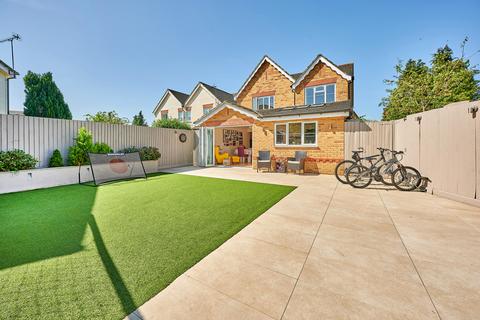 4 bedroom detached house to rent, Liberty Walk, Hertfordshire AL1