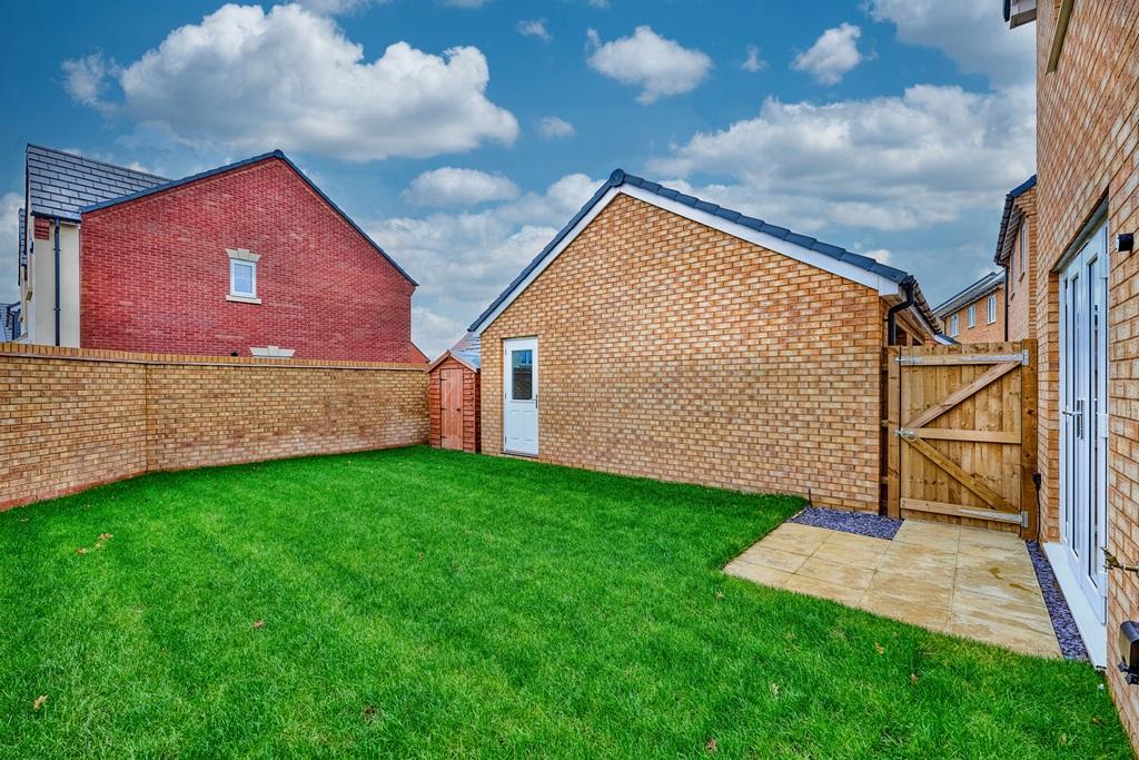 Turfed private garden to enjoy