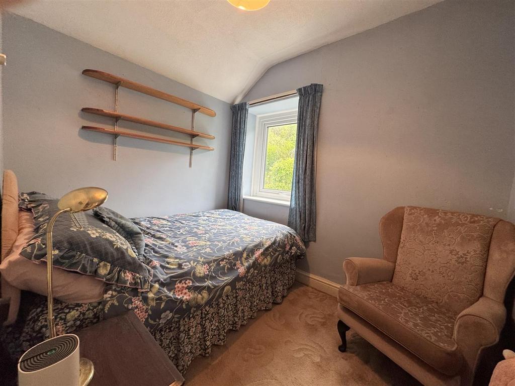 Bedroom 3 (rear bedroom)