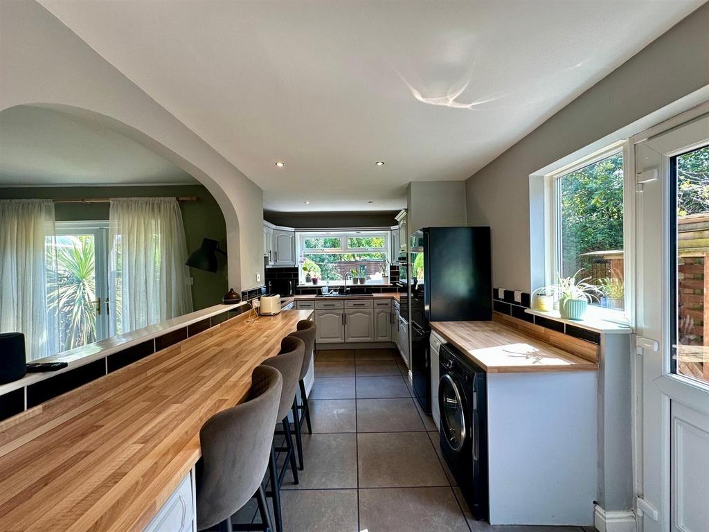 Kitchen/Breakfast Room