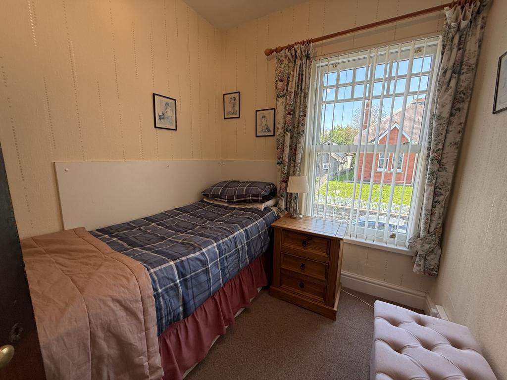 Front Single Bedroom 3 /Office