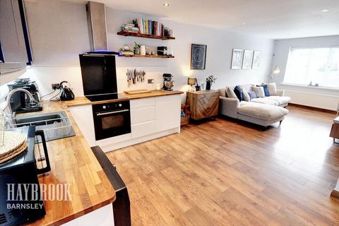 3 bedroom semi-detached house for sale, Middle Close, Darton