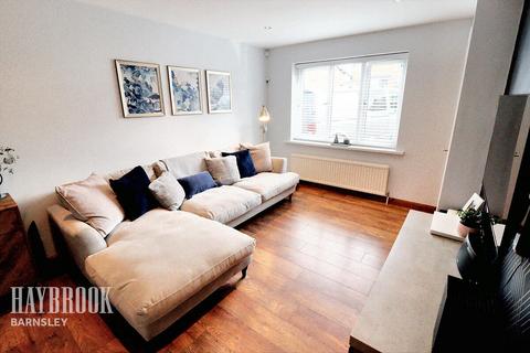 3 bedroom semi-detached house for sale, Middle Close, Darton