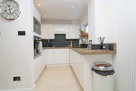 71 Pollards Green, Chelmsford, CM2 6UL
