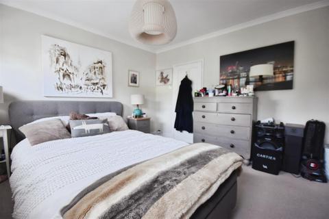 60 Osterley Park View Road, London, W7 2HH