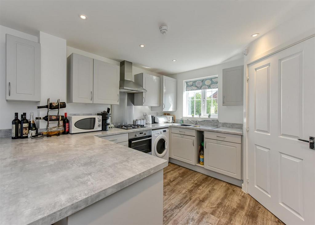 91 Shakespeare Drive-kitchen1.jpg