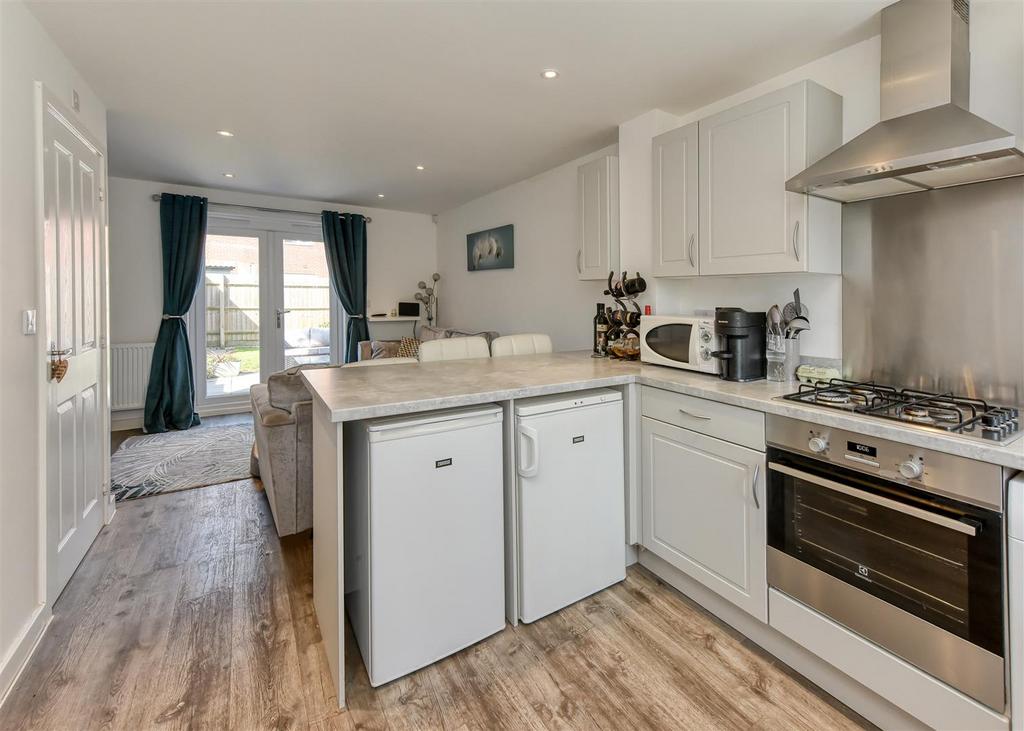 91 Shakespeare Drive-kitchen2.jpg