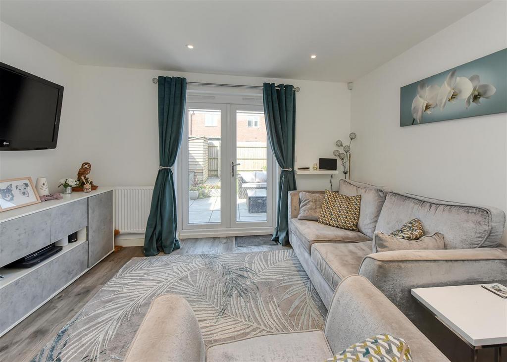 91 Shakespeare Drive-lounge1.jpg