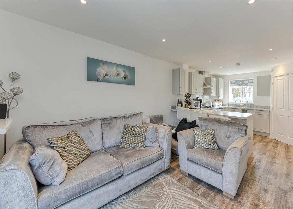 91 Shakespeare Drive-lounge2.jpg