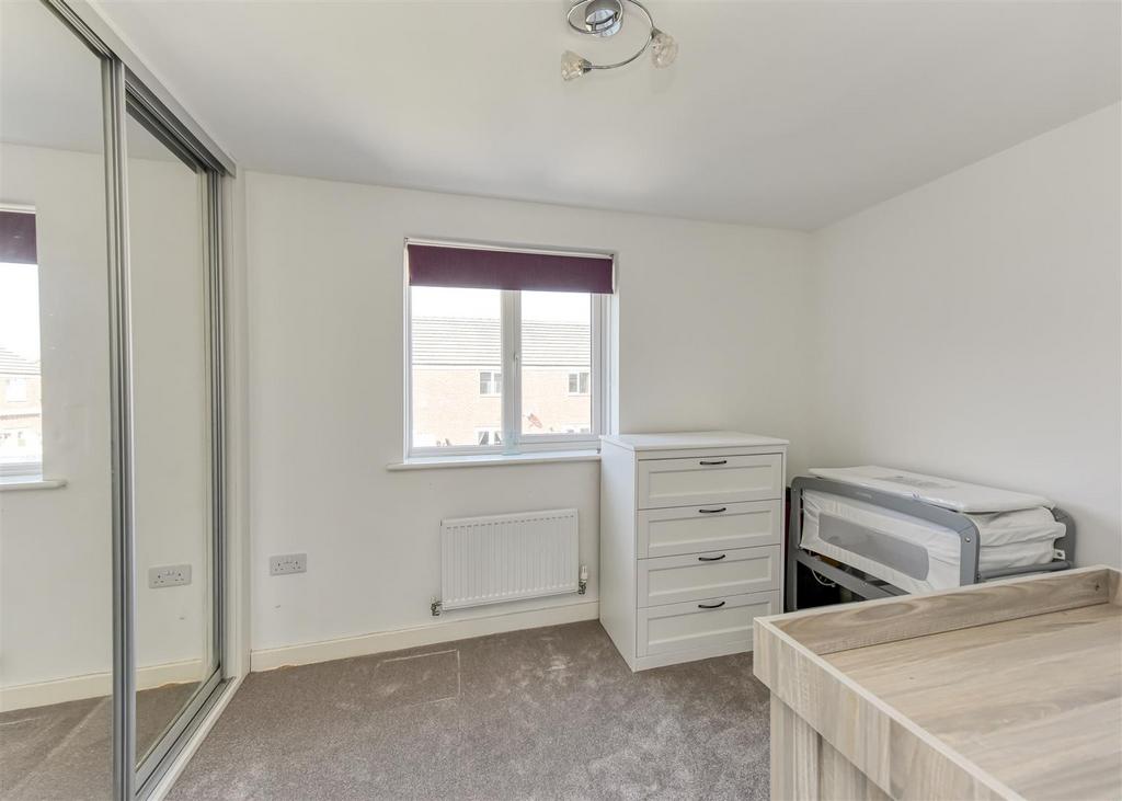 91 Shakespeare Drive-bed2.jpg